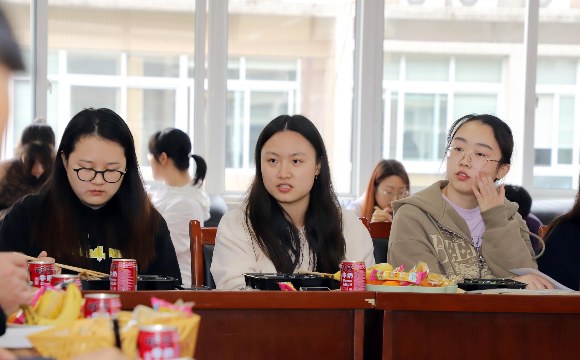 tyc5997太阳集团举办2022年度学习与生活空间恳谈会暨师生午餐会